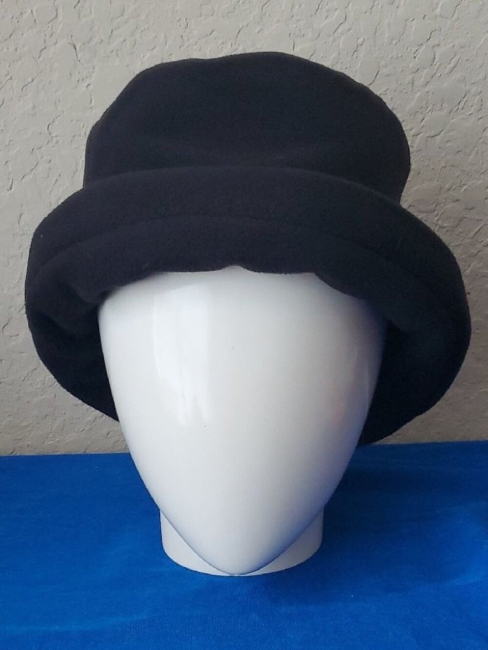 VTG Women's Black Fleece Bucket Hat Roll Brim Cloche One Size Cozy Winter